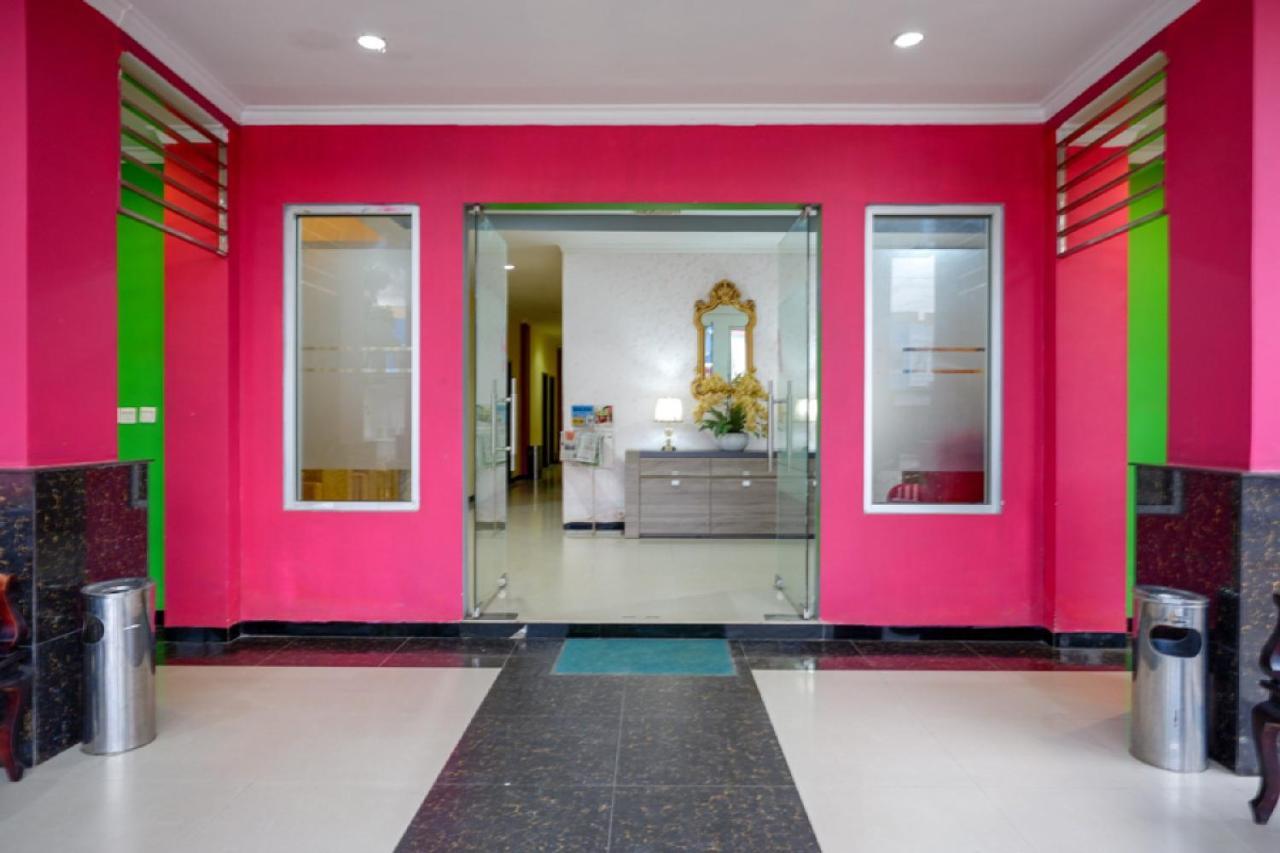 فندق Reddoorz Near Citraland Waterpark Kendari Lepoleop المظهر الخارجي الصورة